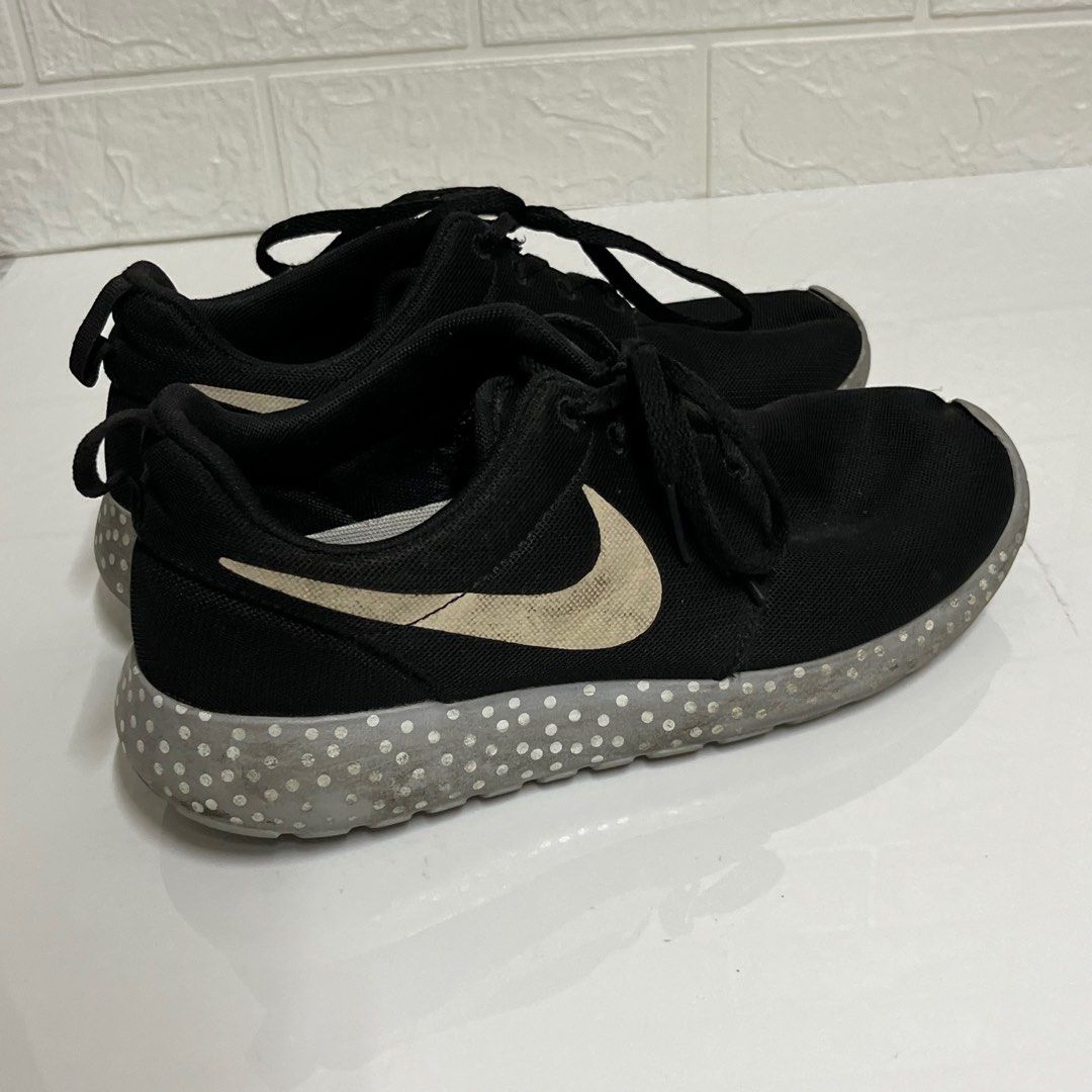 Nike roshe size 7 top