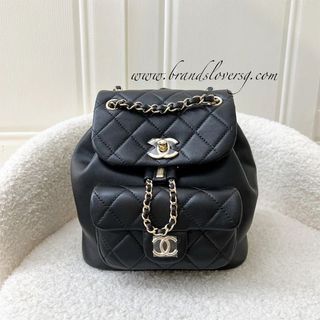 Chanel 22A Quilted Duma Backpack Black Calfskin – ＬＯＶＥＬＯＴＳＬＵＸＵＲＹ