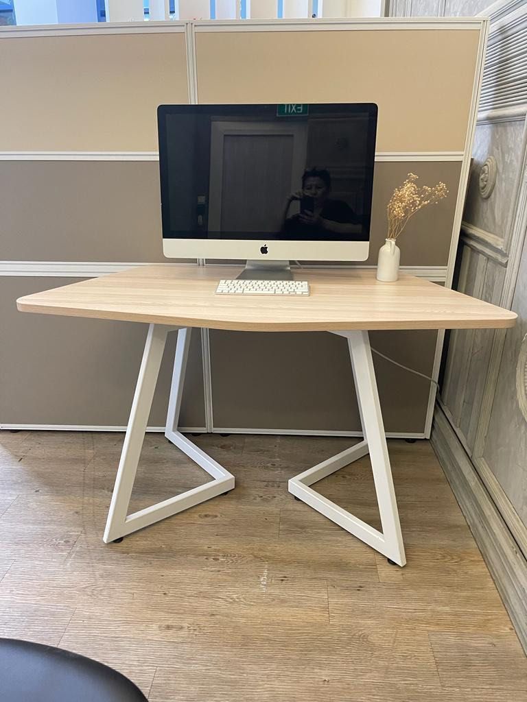 Computer Table (Category: Tables & Sets) located in Singapore. Submitted by latenightgrabs (Listing ID 1243508873, Image 1). Description: L1350/L950xD580xH750mm Showroom condition Clearance Sale.