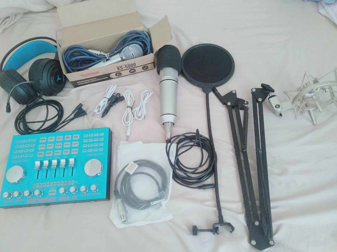 Condenser microphone set on Carousell