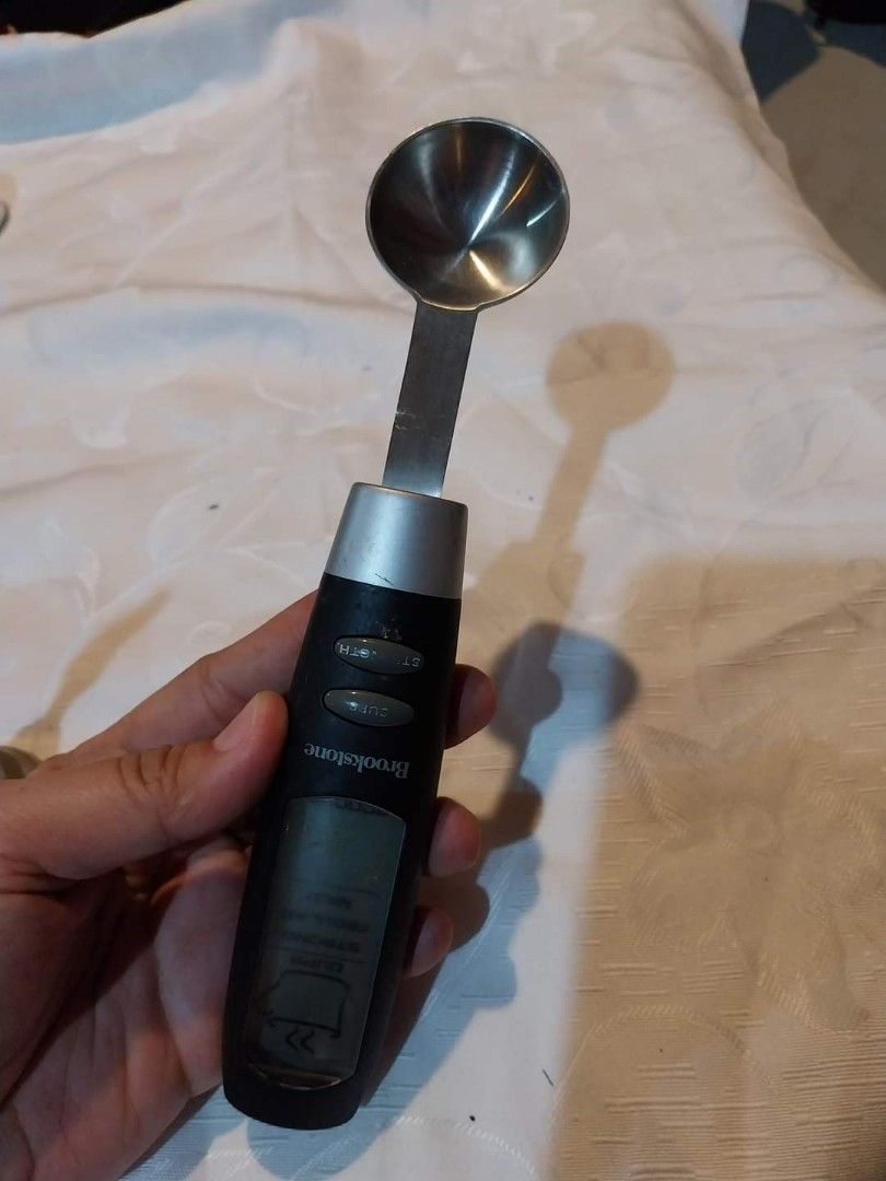 Digital measuring spoon (Category: Bakeware) located in Cavite. Submitted by mom0f2 (Listing ID 1243610108, Image 1). Description: .