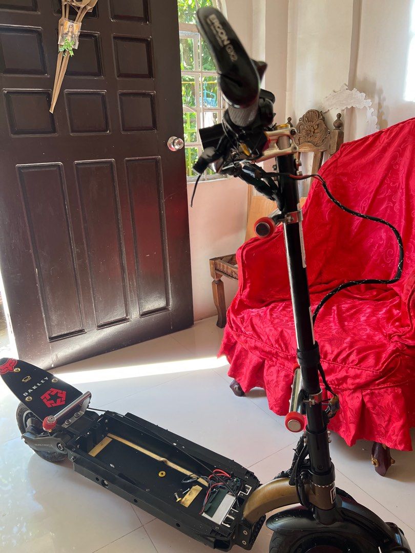 Dualtron 2 Limited Electric Scooter (Defective), Sports Equipment, Sports & Games, Skates