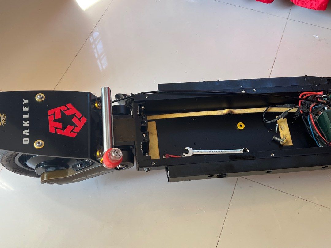 Dualtron 2 Limited Electric Scooter (Defective), Sports Equipment, Sports & Games, Skates