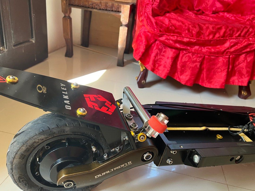 Dualtron 2 Limited Electric Scooter (Defective), Sports Equipment, Sports & Games, Skates