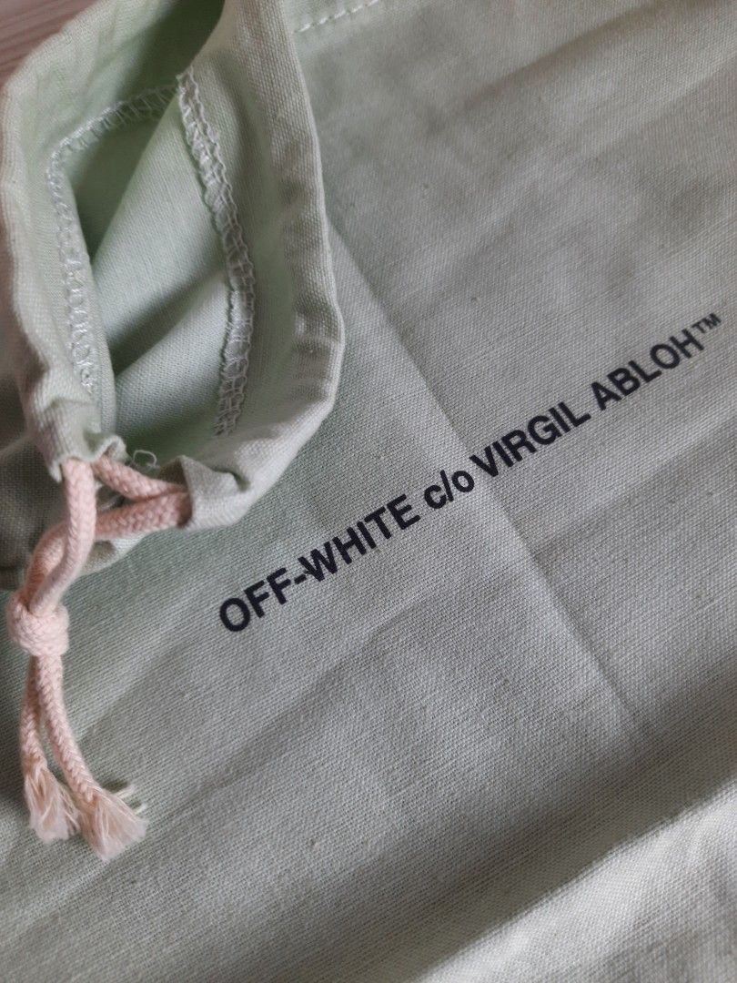 Dust bag off white original size 28x37cm Serba Serbi Others di Carousell