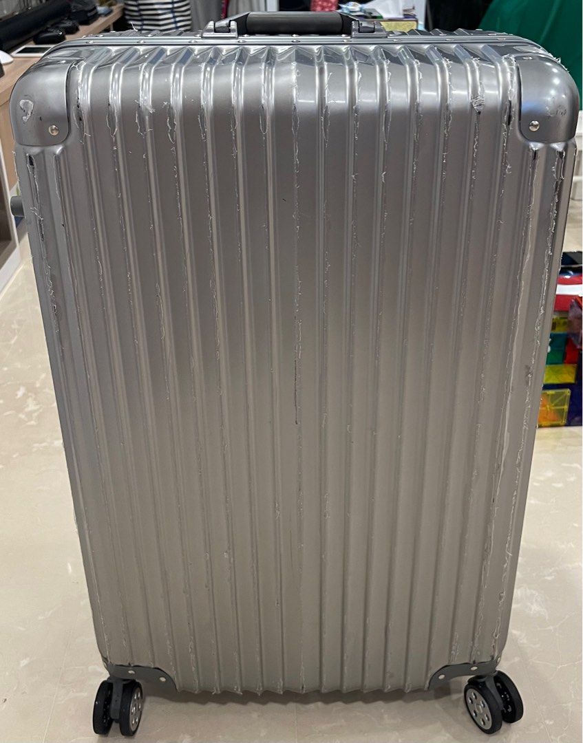 Elle 28 inch luggage clearance