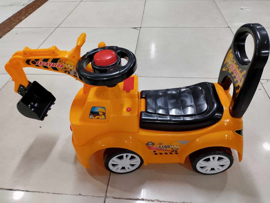 Excavator (Category: Construction Tools & Equipment) located in Manila. Submitted by bongsy999mall (Listing ID 1243497530, Image 2). Description: Binondo.