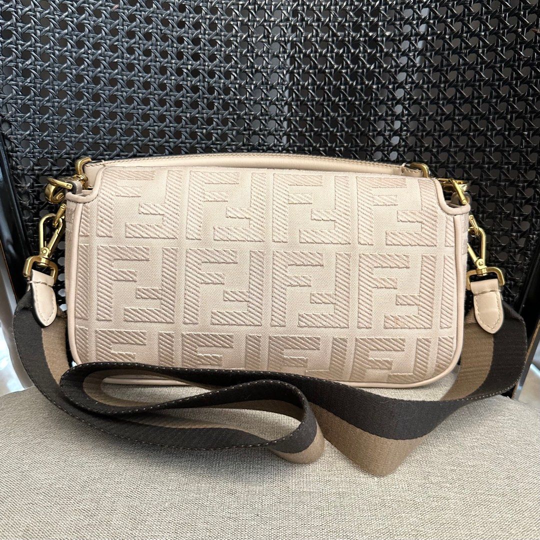 Fendi baguette best sale bag medium