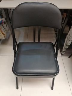 FOLDABLE CHAIR