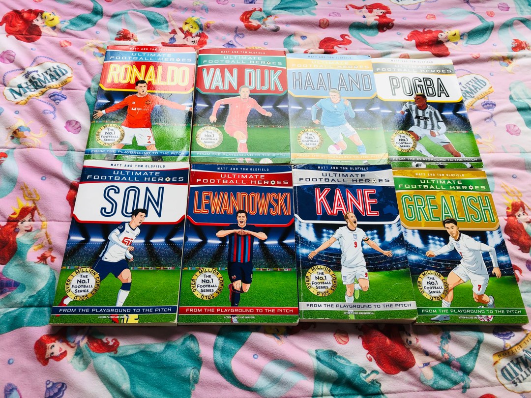 Football hero books, 興趣及遊戲, 書本 & 文具, 小朋友書 Carousell