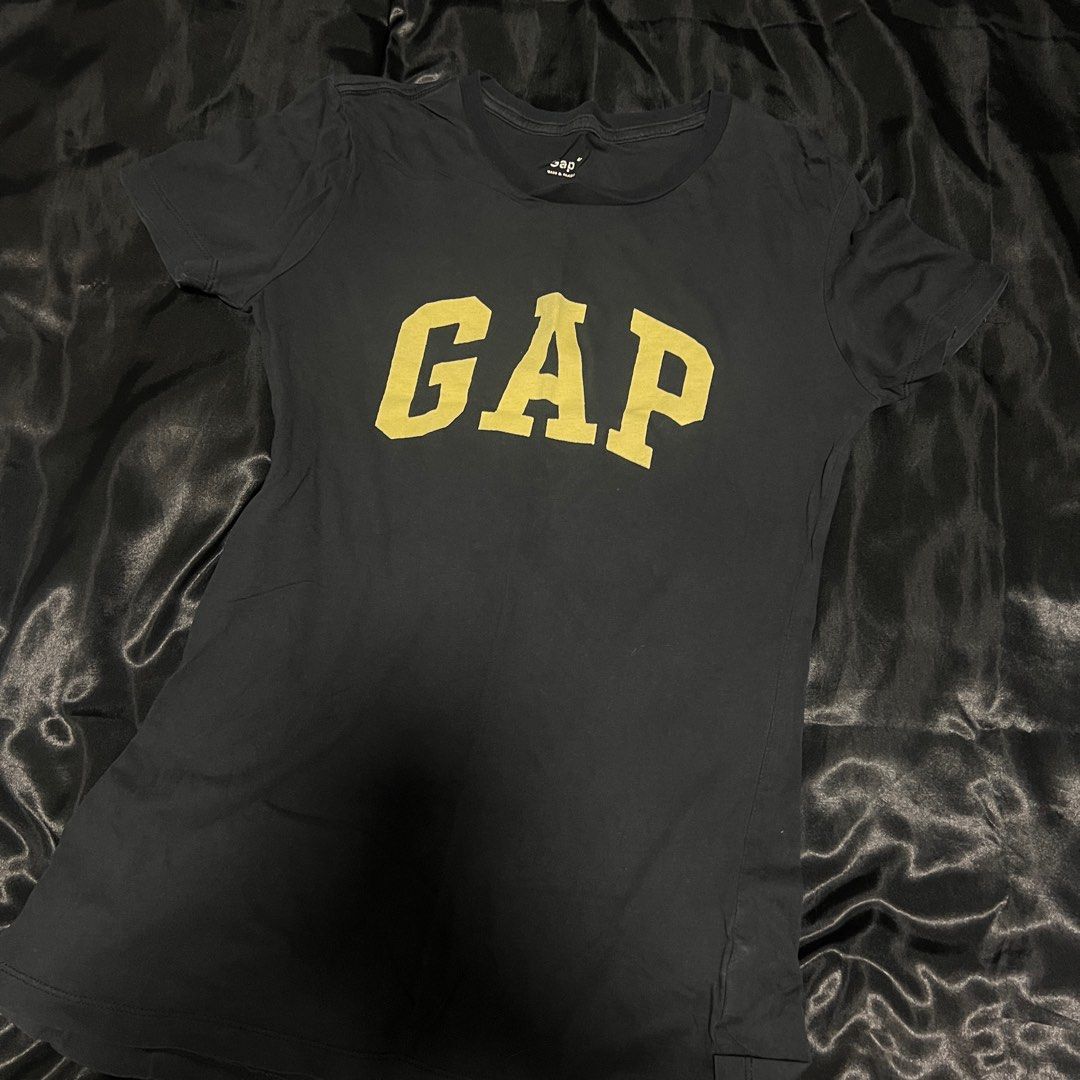 Gap tee (Category: Blouses) located in Singapore. Submitted by jgrace.a (Listing ID 1243665040, Image 1). Description: .