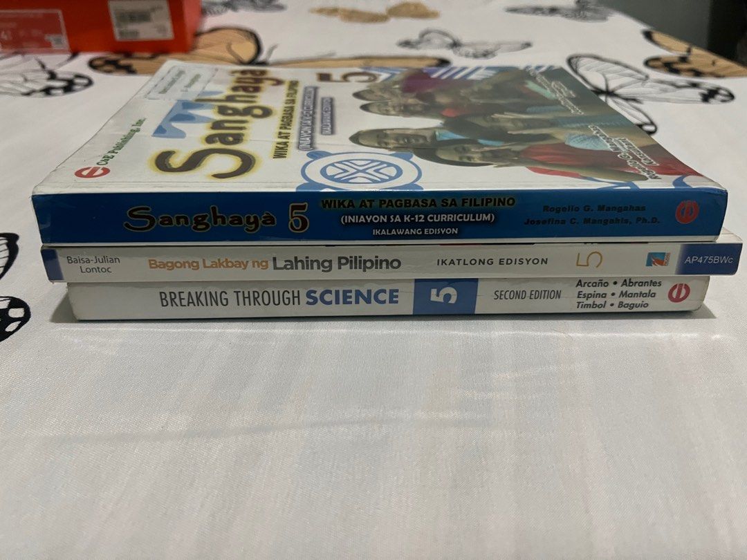 Grade 5 books (Category: Textbooks) located in Quezon City. Submitted by pateeangel (Listing ID 1243531912, Image 1). Description: Sanghaya - 500 pesos (bought it for 865) With minimal pen/pencil marks ‼️SOLD‼️ Breaking Through Science - 500 pesos (bought it for 800) No pen/pencil marks (good as new) Bagong Lakbay ng Lahing Pilipino - 500 pesos (bought it for 935) With minimal pencil/pen marks ‼️SOLD‼️ .