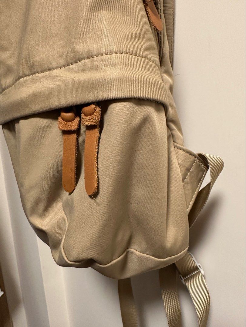 Gregory backpack （分類：背囊）位於 Hong Kong。 由 ciaodore 提交（商品編號 1243568088，圖片 3）。簡介： 袋背和肩帶有軟墊，適合孭重野 Size : 44cm height (袋身計）。