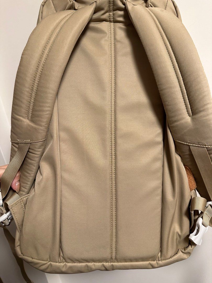 Gregory backpack （分類：背囊）位於 Hong Kong。 由 ciaodore 提交（商品編號 1243568088，圖片 6）。簡介： 袋背和肩帶有軟墊，適合孭重野 Size : 44cm height (袋身計）。
