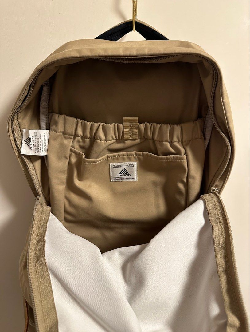 Gregory backpack （分類：背囊）位於 Hong Kong。 由 ciaodore 提交（商品編號 1243568088，圖片 5）。簡介： 袋背和肩帶有軟墊，適合孭重野 Size : 44cm height (袋身計）。