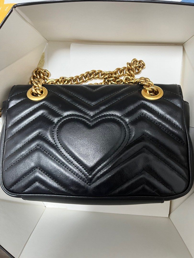 Gg marmont matelassé medium shoulder top bag
