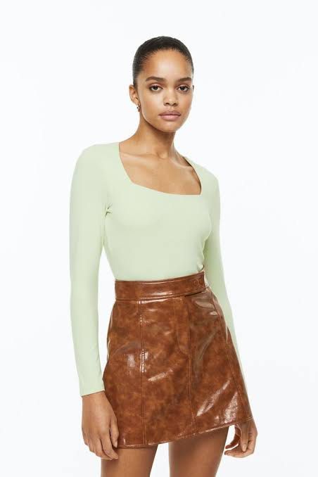 H&M Square Neck Longsleeve Blouse (Category: Blouses) located in Baliuag. Submitted by iluvbiscoffcookie (Listing ID 1243588971, Image 1). Description: .