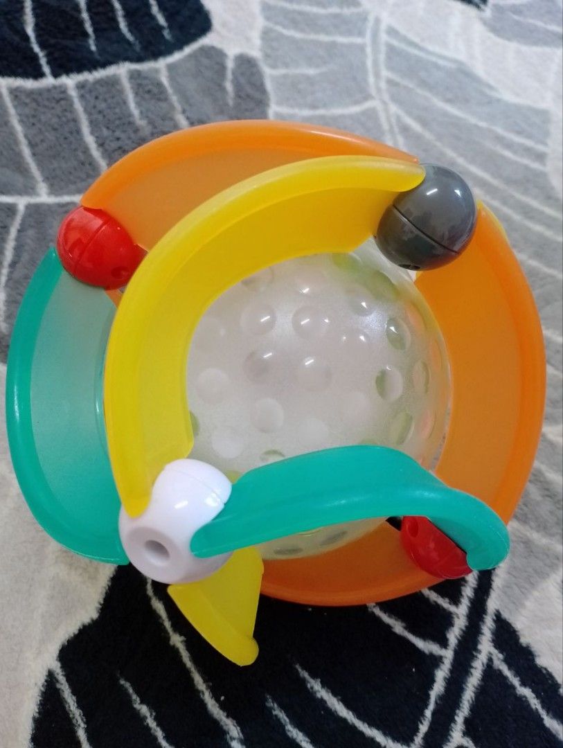 Infantino light and sound ball top