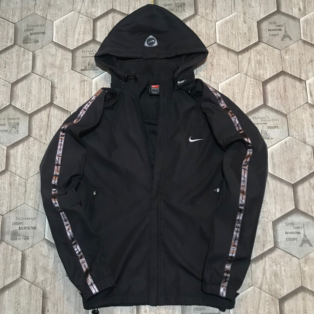 jaket training nike