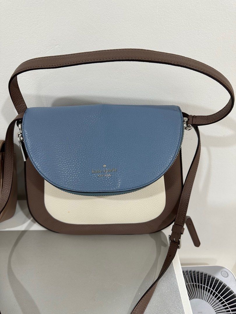 Kate Spade Crossbody bag (Category: Luxury Bags & Wallets) located in Las Pinas. Submitted by marmarmar27 (Listing ID 1243615104, Image 1). Description: No dustbag.