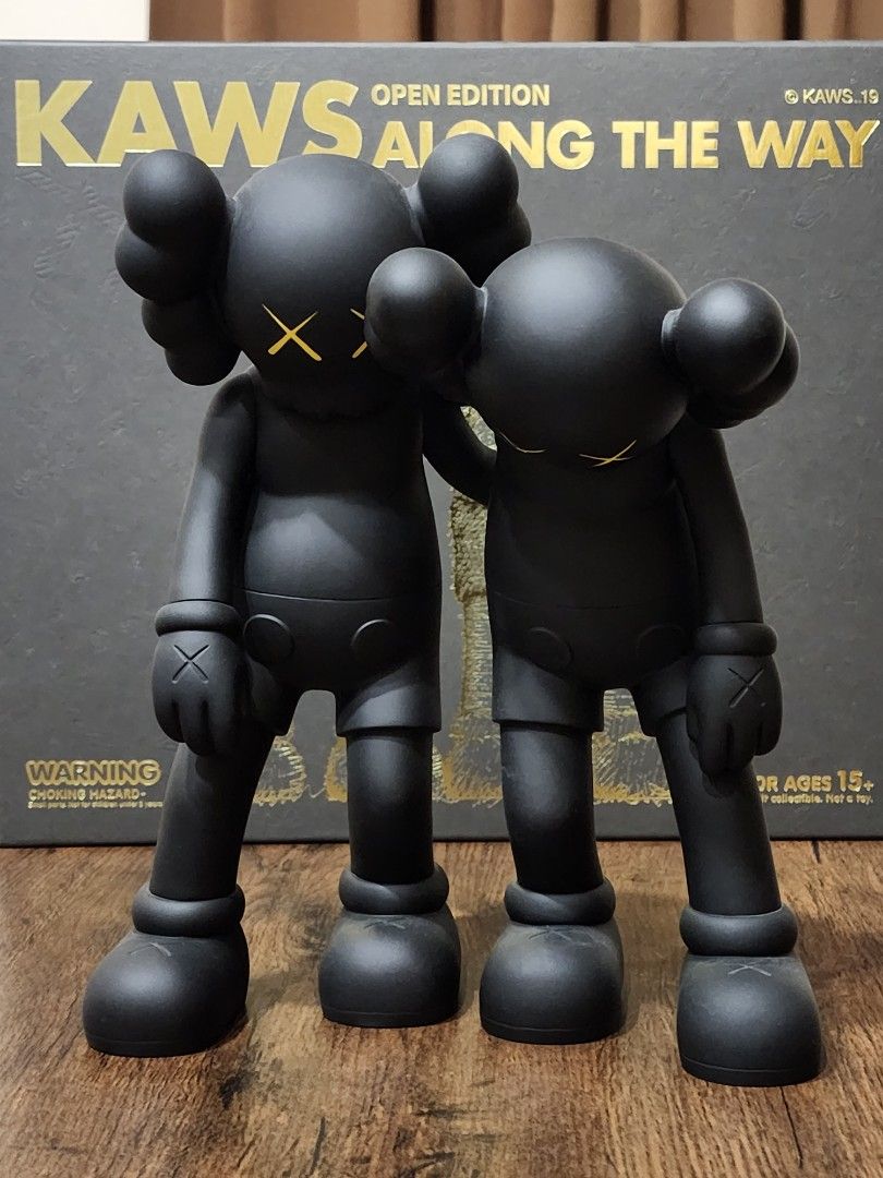 KAWS Along the Way Black, 興趣及遊戲, 玩具& 遊戲類- Carousell