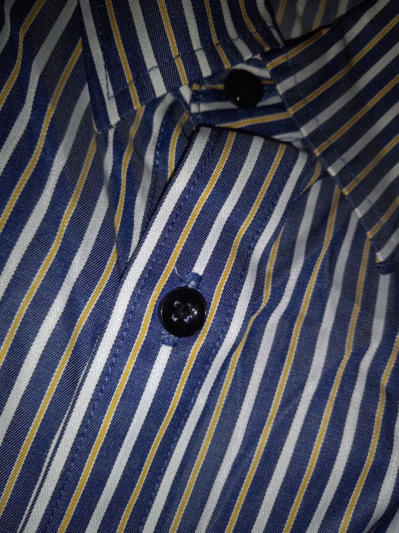 Kenneth cole long sleeves (Category: Formal Shirts) located in Manila. Submitted by freespace01 (Listing ID 1243612730, Image 1). Description: keneth cole new york long sleeves rfs declutterung no issues shoulder 21 1/ inches chest is 24 inches length is 29 inches.