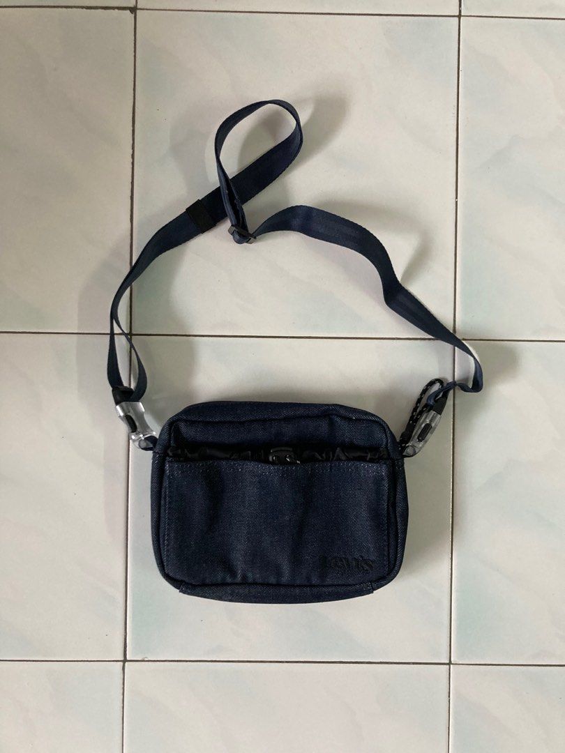 Levis sling bag top