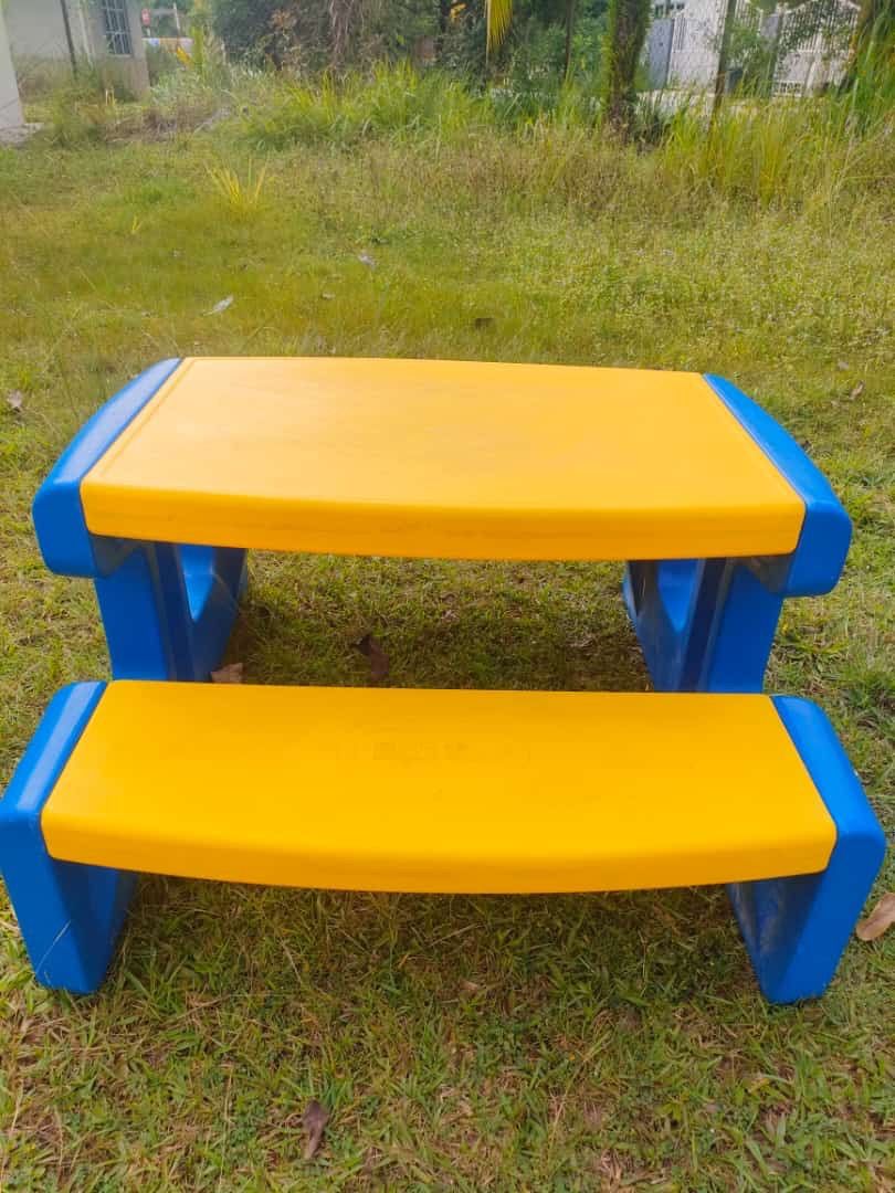 Little tikes best sale table and chairs