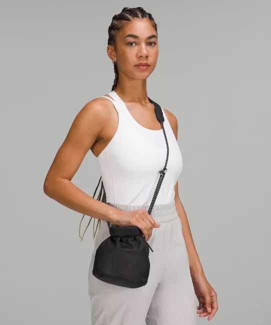 women's lululemon bag crossbody Lululemon Easy Access Crossbody (BLK): Handbags: Amazon.com