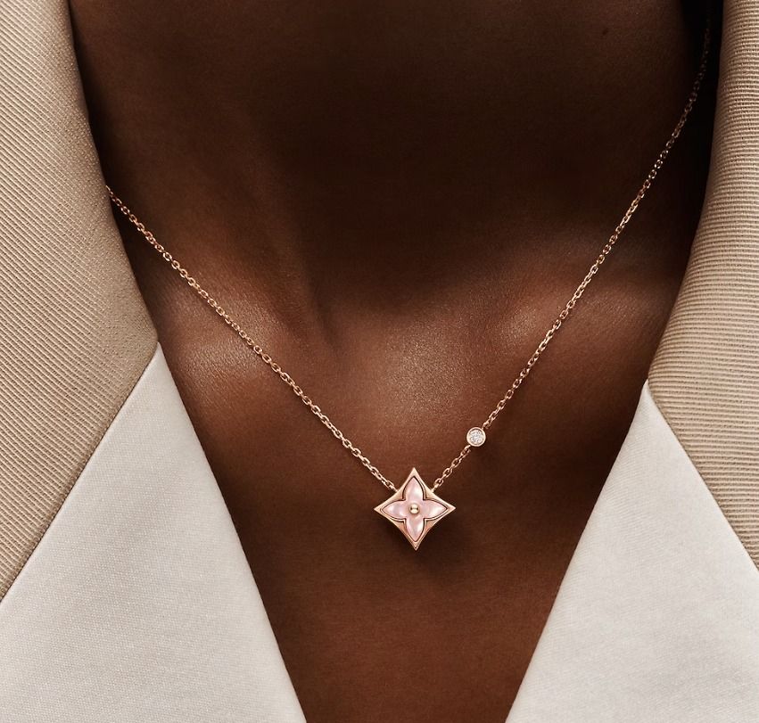 Louis Vuitton Color Blossom Bb Star Pendant, Pink Gold, Pink Mother-of-Pearl and Diamond Pink. Size NSA