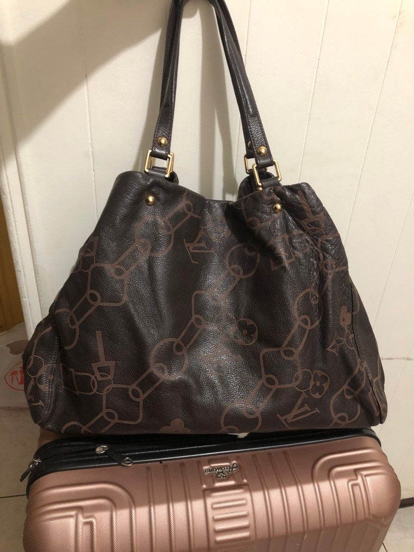 Louis vuitton large 2025 wristlet