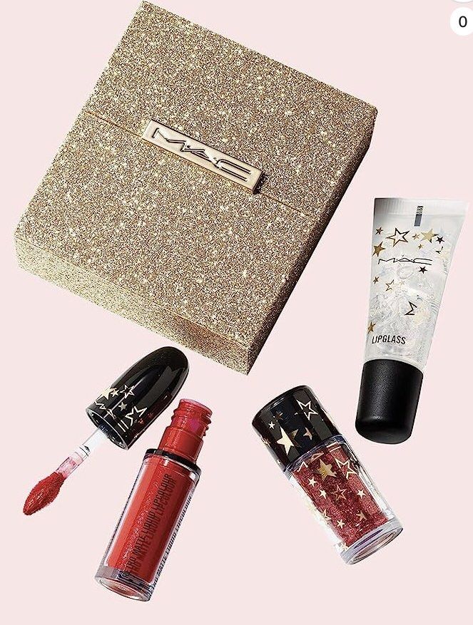 MAC SHINING MOMENT KIT-RED (Category: Makeup) located in Makati City. Submitted by blissfulfindsph (Listing ID 1243628164, Image 2). Description: Mac Shining Moment Kit-Red 1300 Item Form: liquid Skin Type: all Finish Type: Shimmery, Matte Product Benifits: shining.