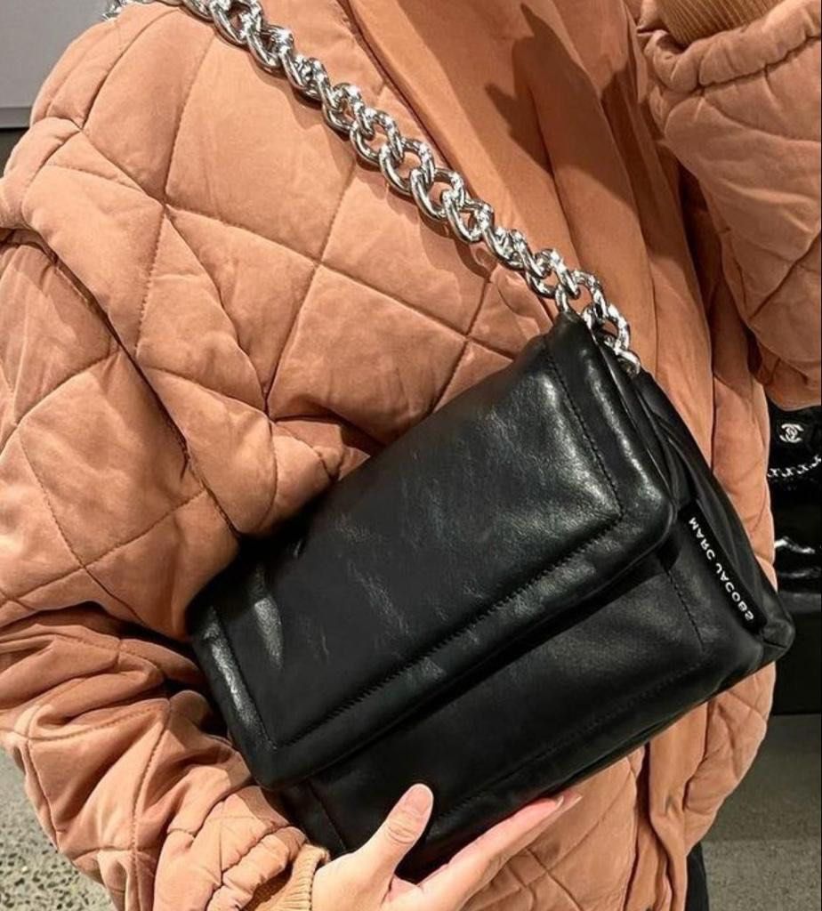 Marc jacobs best sale pillow bag black
