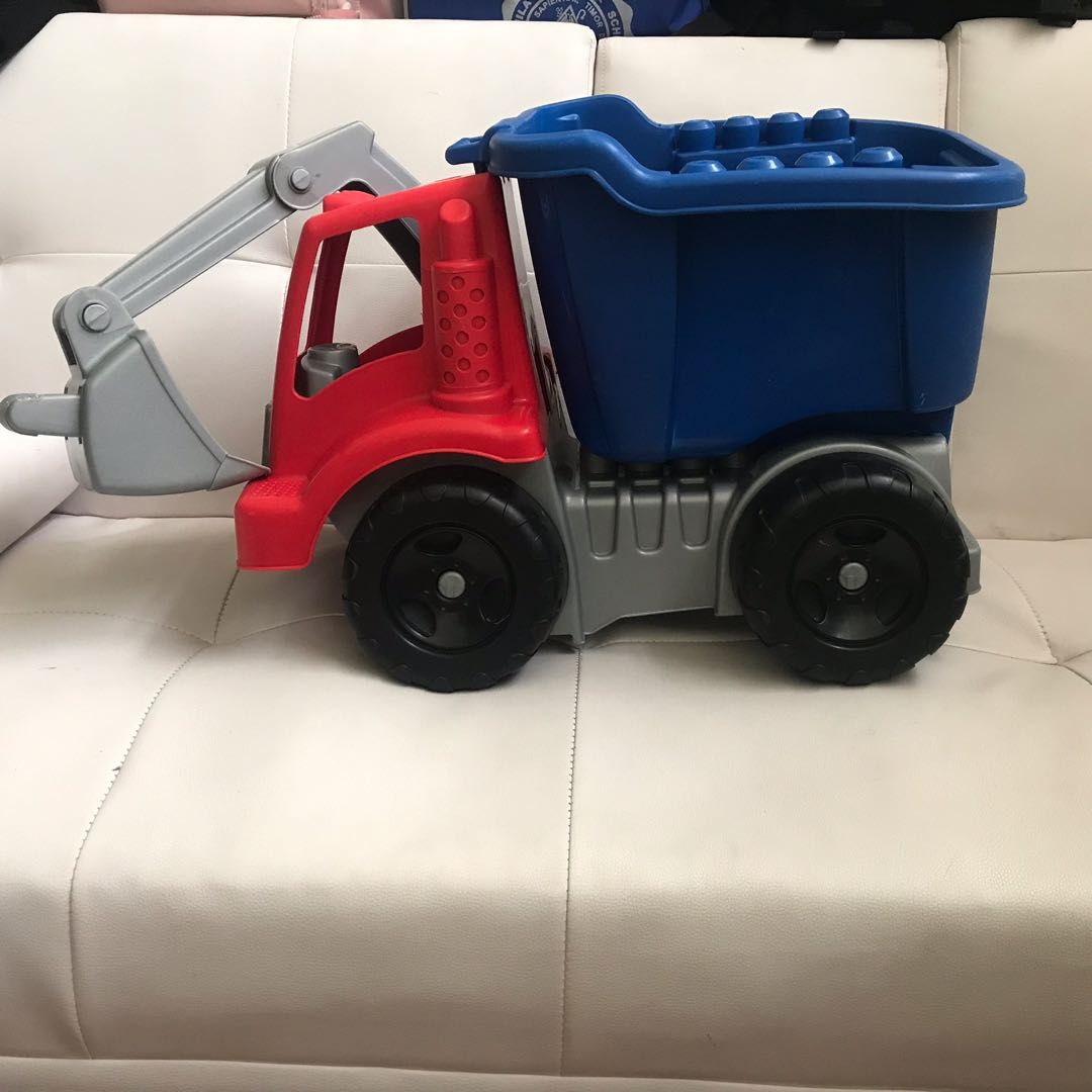 megablocks bulk bulldozer (Category: Lego & Building Sets) located in Manila. Submitted by tondo_todo (Listing ID 1204214101, Image 1). Description: 🌈ITEM DESCRIPTION: BRAND - INCLUSION - none CONDITION - 7/10 (10/10 brandnew condition) FLAWS - w/ sign of usage like scratches. pls review pics well. RFS - decluttering, profit gain 🌈3 days reservation only. Auto unreserve after 3 days. Aside that item(s) was/were used, pls manage expectations in 