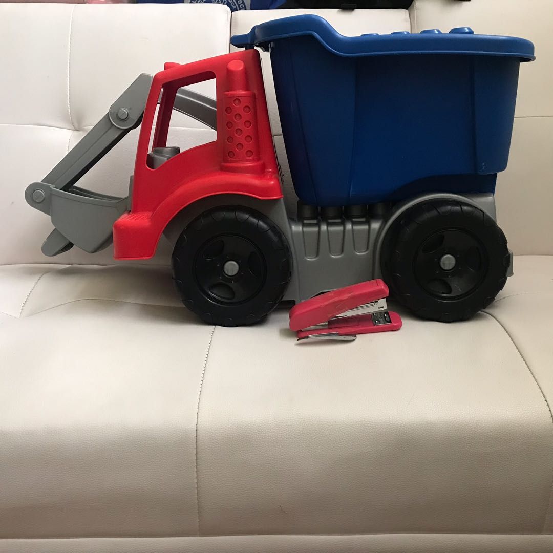 megablocks bulk bulldozer (Category: Lego & Building Sets) located in Manila. Submitted by tondo_todo (Listing ID 1204214101, Image 2). Description: 🌈ITEM DESCRIPTION: BRAND - INCLUSION - none CONDITION - 7/10 (10/10 brandnew condition) FLAWS - w/ sign of usage like scratches. pls review pics well. RFS - decluttering, profit gain 🌈3 days reservation only. Auto unreserve after 3 days. Aside that item(s) was/were used, pls manage expectations in 