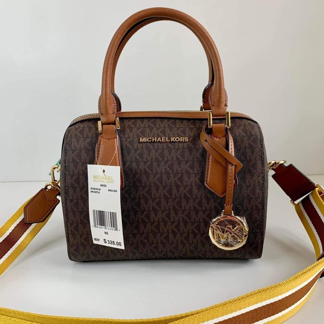 MICHAEL KORS SMALL HAYES SMALL DUFFLE BAG IN SIGNATURE