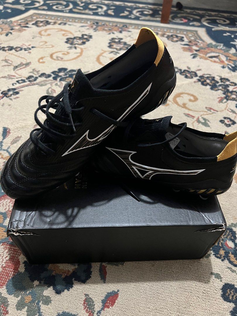 mizuno boots