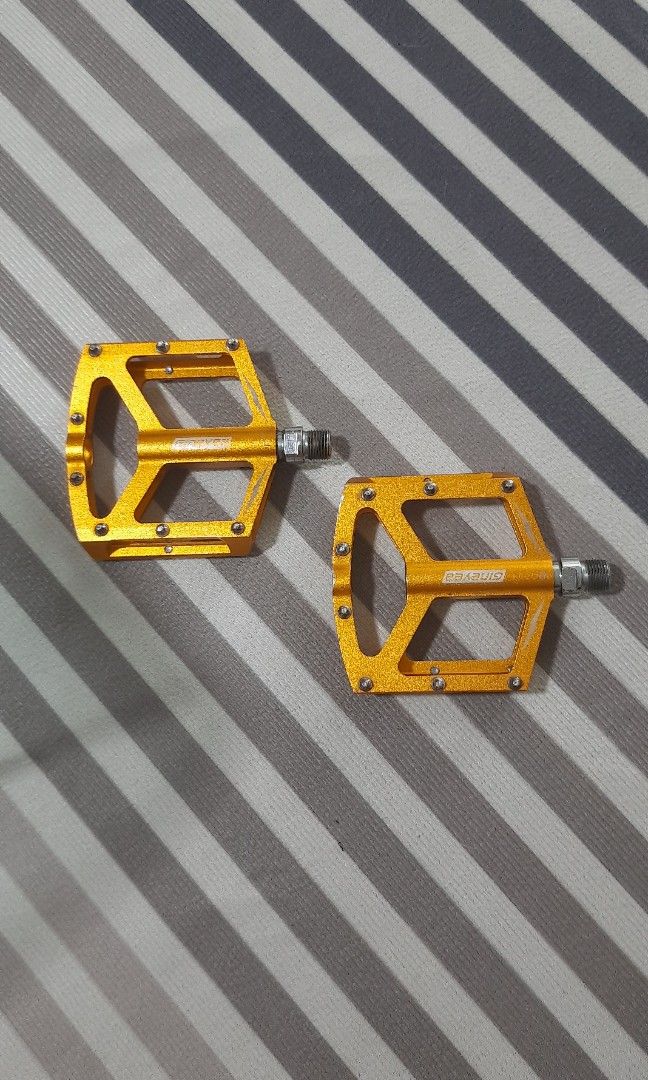 Gold mtb sale flat pedals