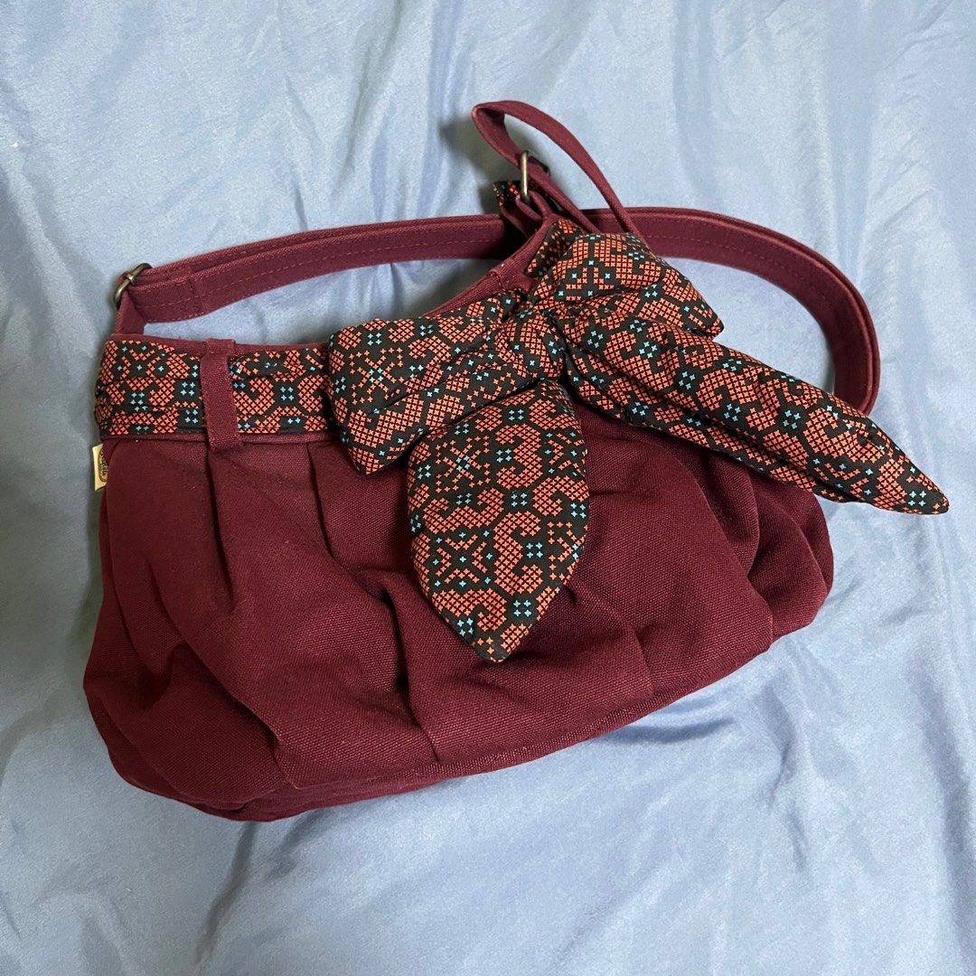 Naraya sling bag Women s Fashion Bags Wallets Shoulder Bags on Carousell