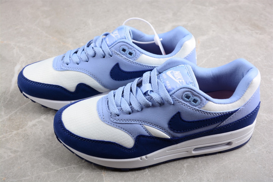 Nike air max hotsell 1 light blue