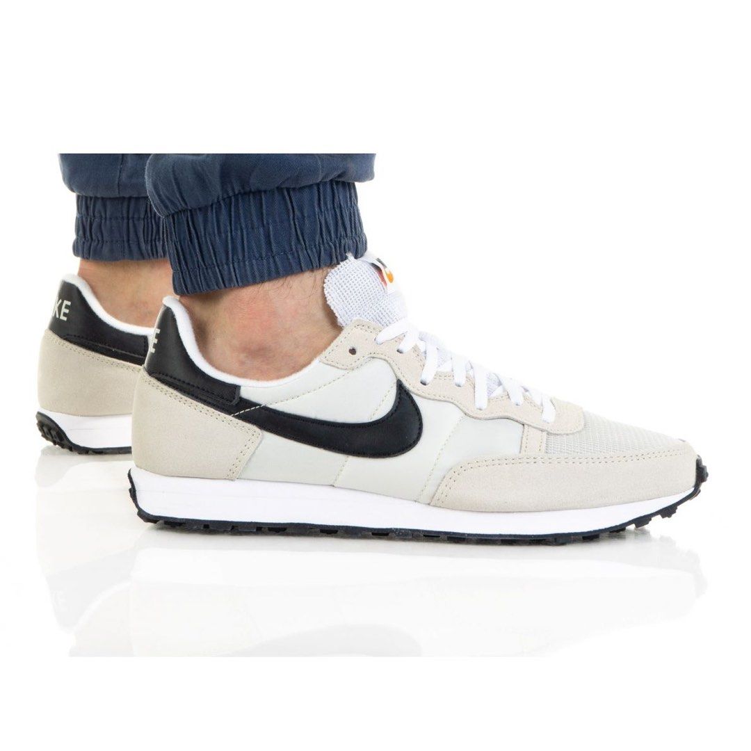 Nike challenger og beige 2025
