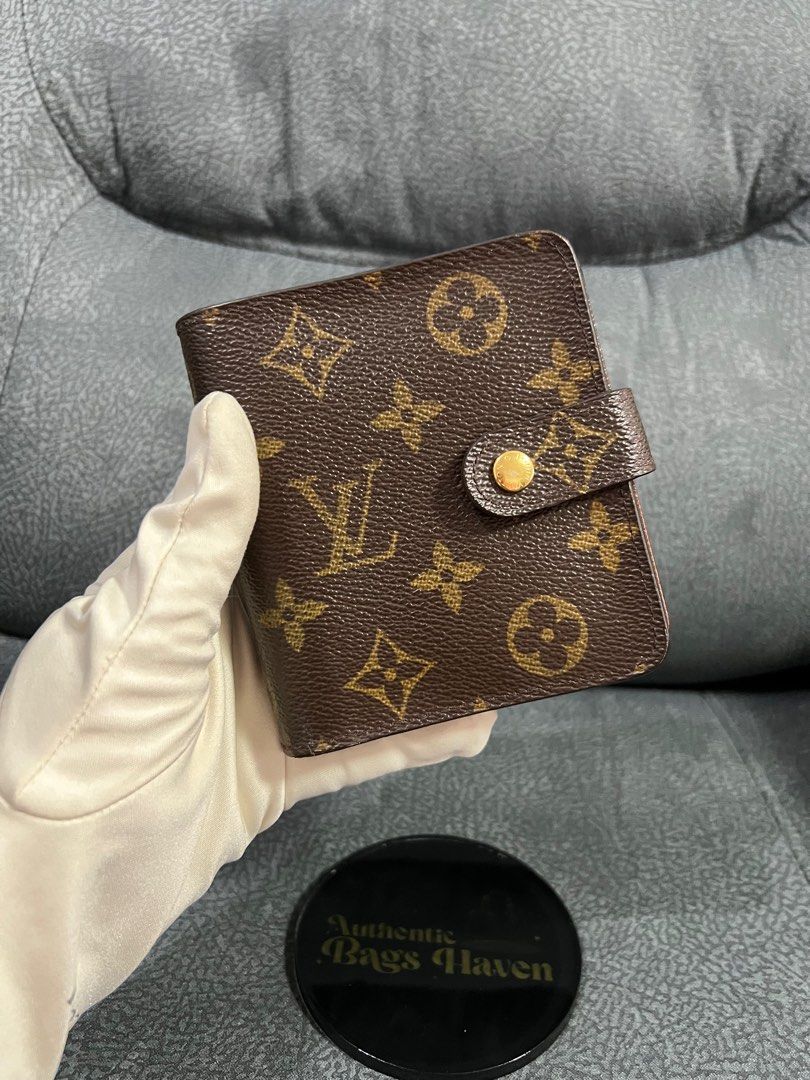 Men's Louis Vuitton Zippy Compact Wallet, Luxury, Bags & Wallets on  Carousell