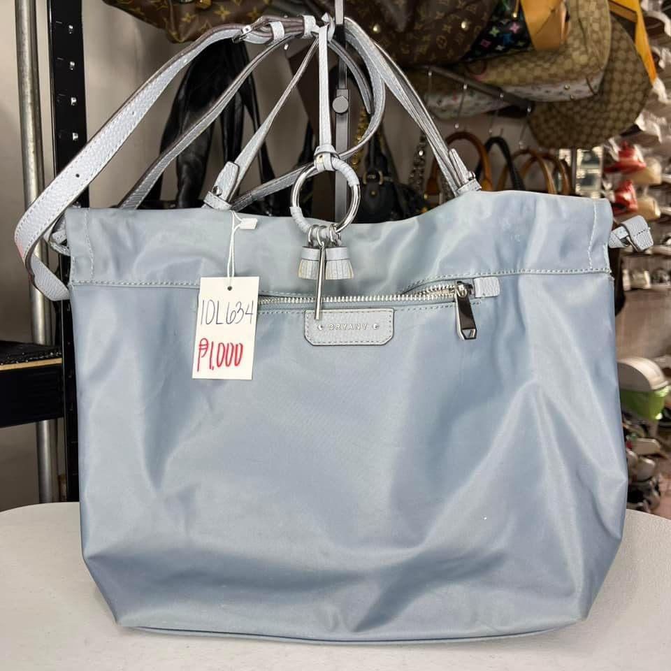 DKNY Tote Bag, Luxury, Bags & Wallets on Carousell