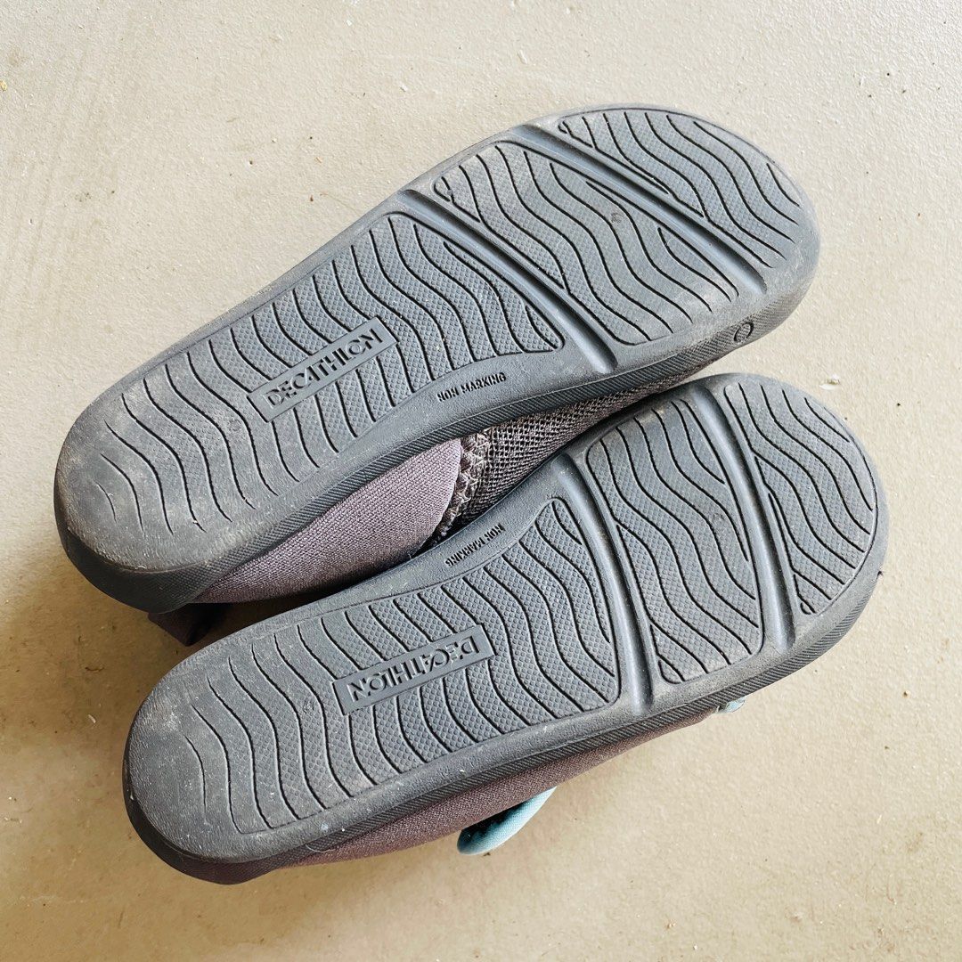 Pre loved Decathlon Slip on Shoe 4 5yo
