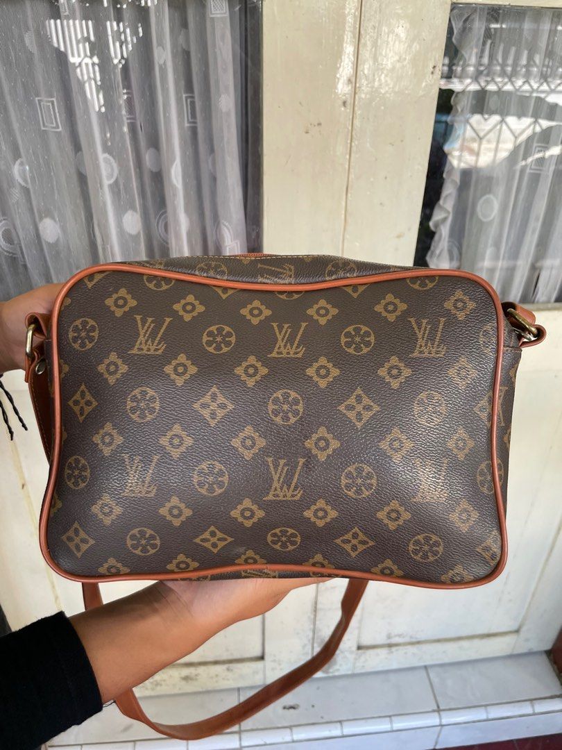 Jual tas selempang pria LV di lapak Amanda Shop