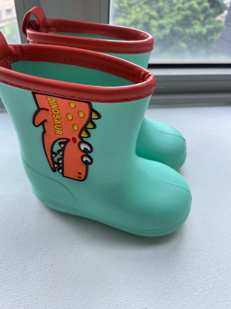 Rain boats almost new dog crocs Babies Kids Babies Kids