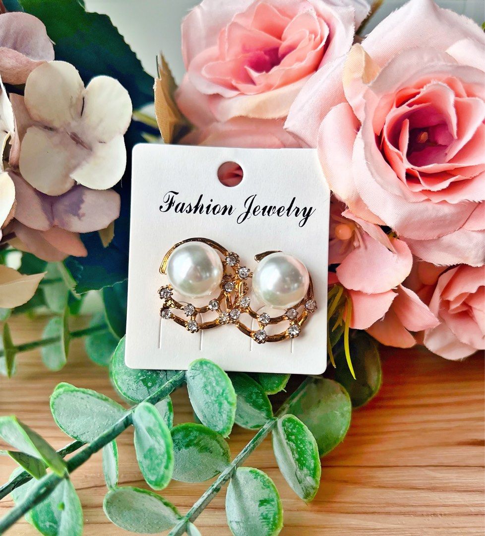 Costume hotsell pearl earrings