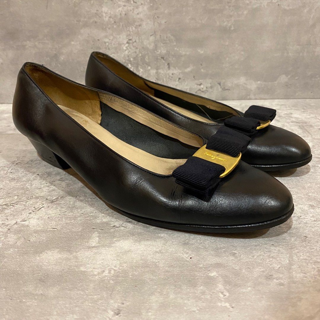 Salvatore Ferragamo vara bow pump shoes size 6.5