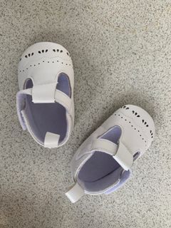 Sepatu bayi
