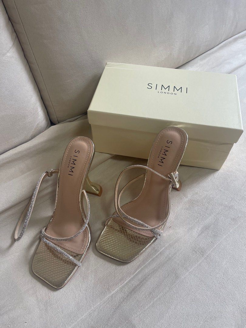 Simmi London Asmara embellished heels sandals in gold, 女裝, 鞋